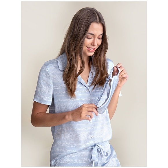 Barefoot Dreams Chambray Blue Washed Satin Short Pajama W/Sleep Mask PJ Gift Set - Picture 2 of 6